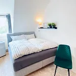 * 2br Flat Near Karl-heine-kanal