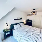 * 2br Flat Near Karl-heine-kanal