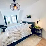 * 2br Flat Near Karl-heine-kanal *