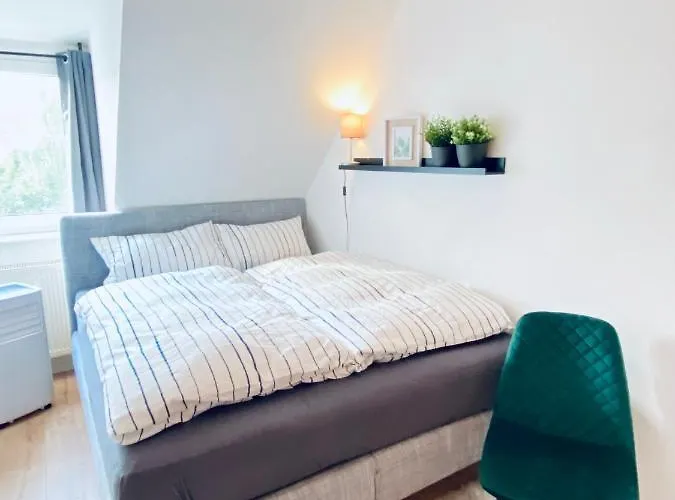 * 2br Flat Near Karl-heine-kanal