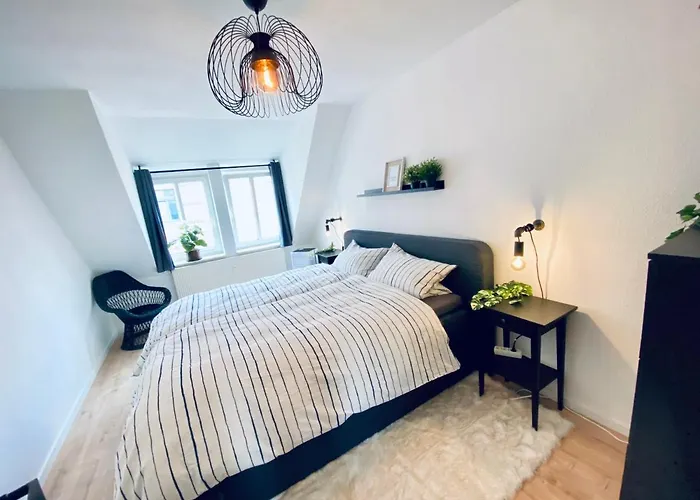 * 2br Flat Near Karl-heine-kanal *